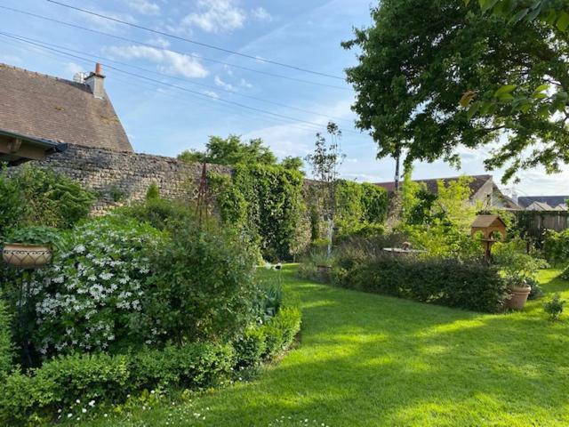 La Maison Des Buis Falaise  Buitenkant foto